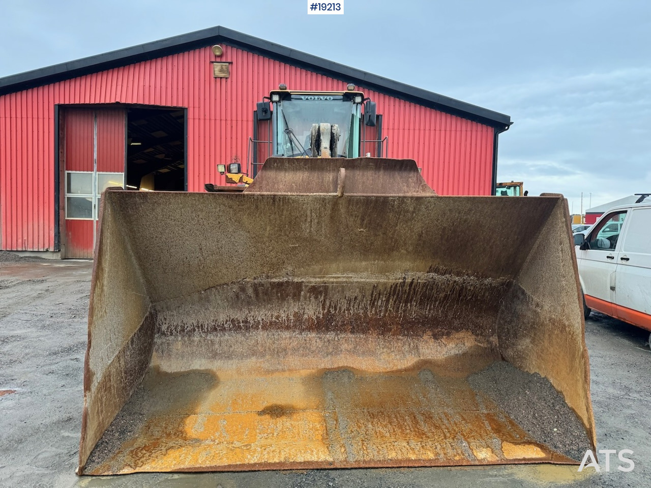 Wheel loader Volvo L220F: picture 9