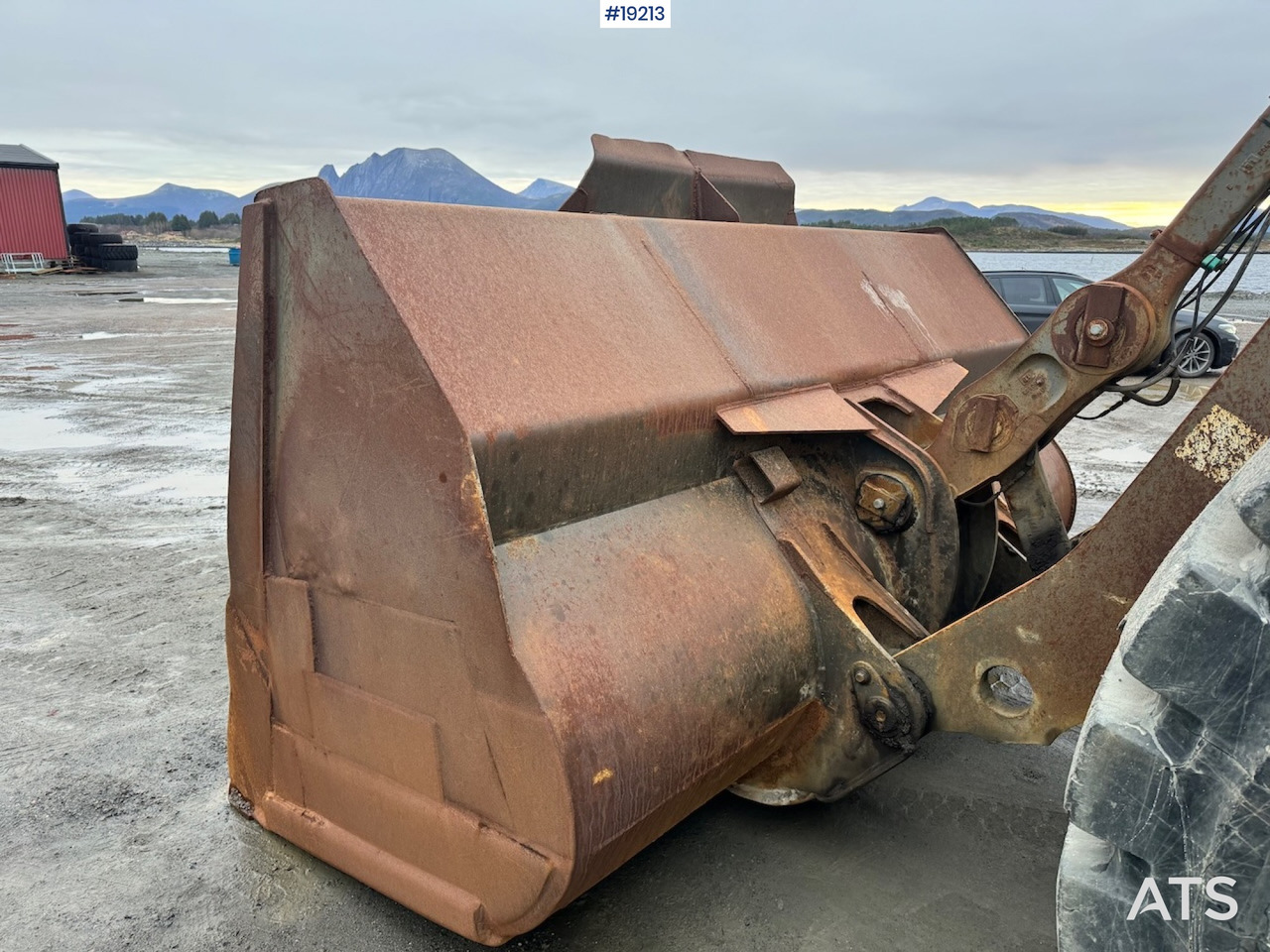 Wheel loader Volvo L220F: picture 14