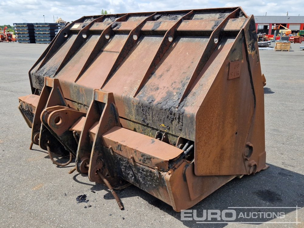 128" High Tip Front Loading Bucket to suit CAT 972H - Bucket: picture 3 128" High Tip Front Loading Bucket to suit CAT 972H - Bucket: picture 3