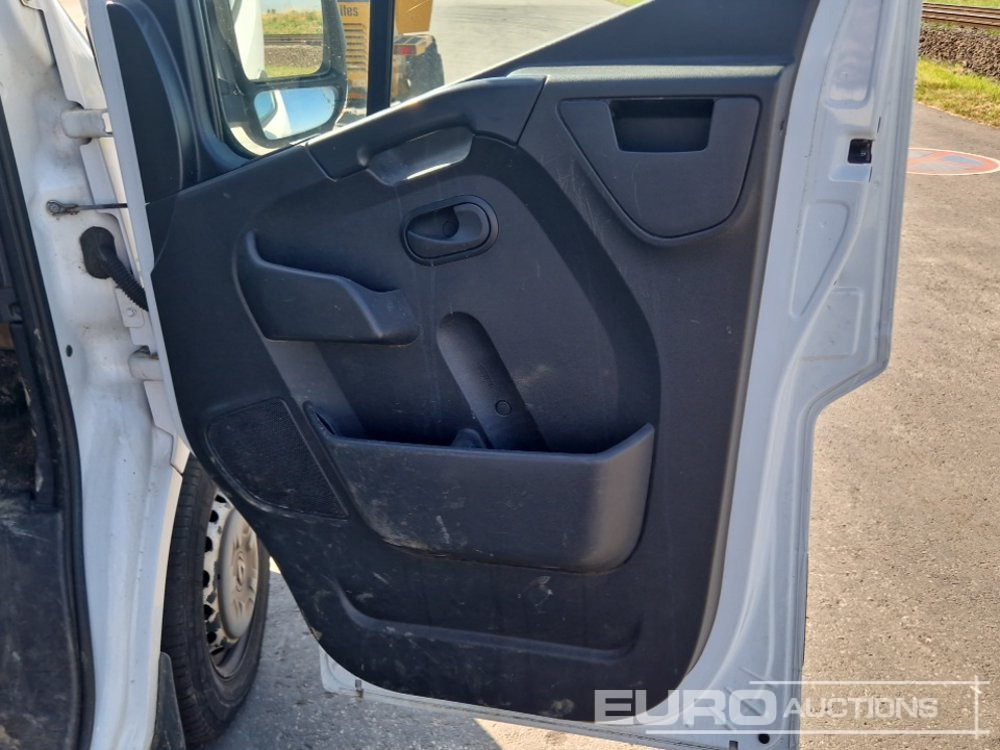 Truck mounted aerial platform 2019 Renault Master: picture 29