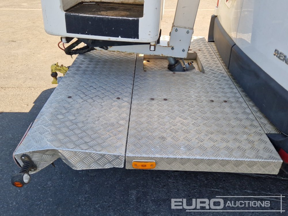 Truck mounted aerial platform 2019 Renault Master: picture 18