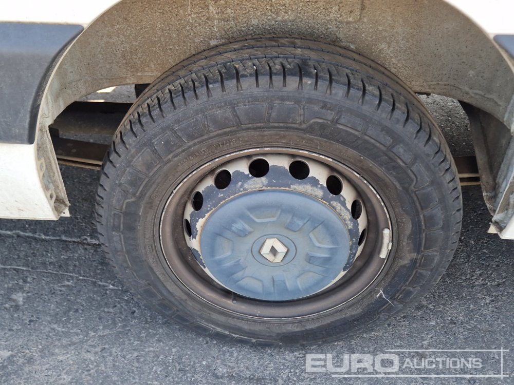 Truck mounted aerial platform 2019 Renault Master: picture 12
