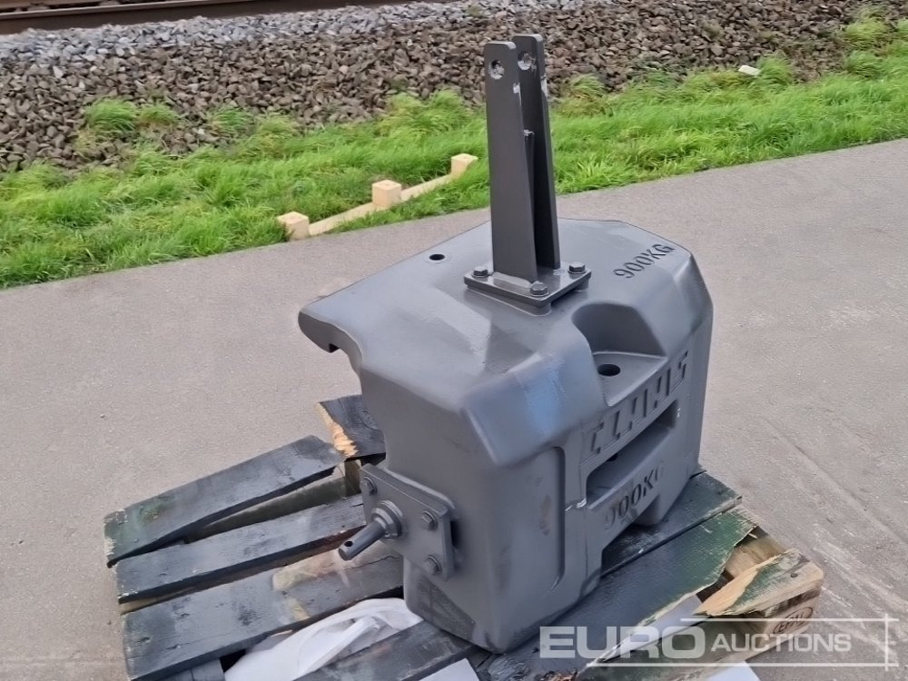 Unused 2025 Claas 900kg Cast Iron Block Weight. Can be Mounted on the Front Weight Carrier, Front Hitch or Rear Hitch - Agricultural machinery: picture 4 Unused 2025 Claas 900kg Cast Iron Block Weight. Can be Mounted on the Front Weight Carrier, Front Hitch or Rear Hitch - Agricultural machinery: picture 4