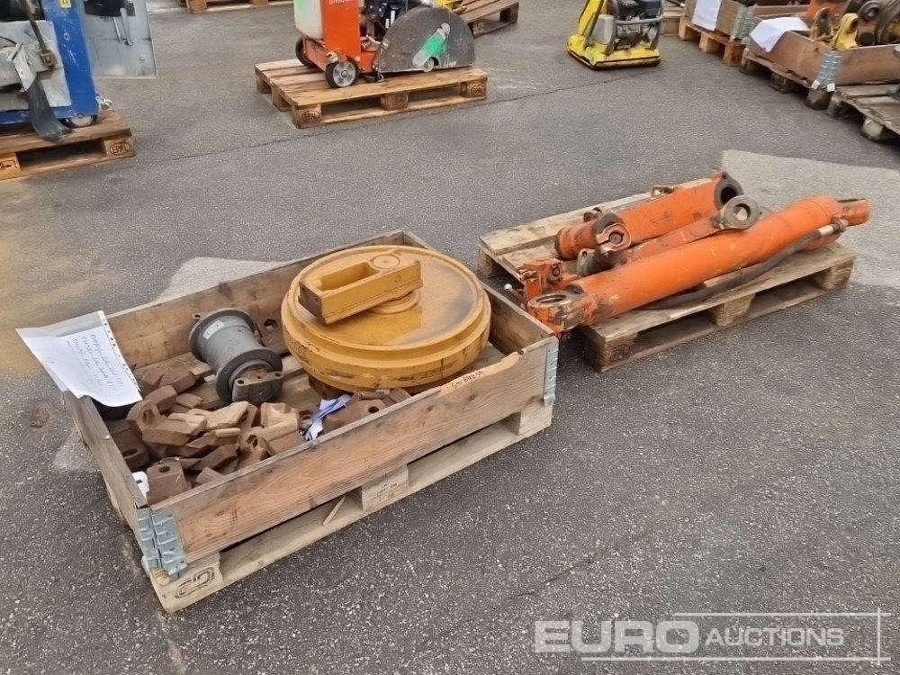 Various Parts to suit Liebherr - Attachment for Excavator: picture 1 Various Parts to suit Liebherr - Attachment for Excavator: picture 1