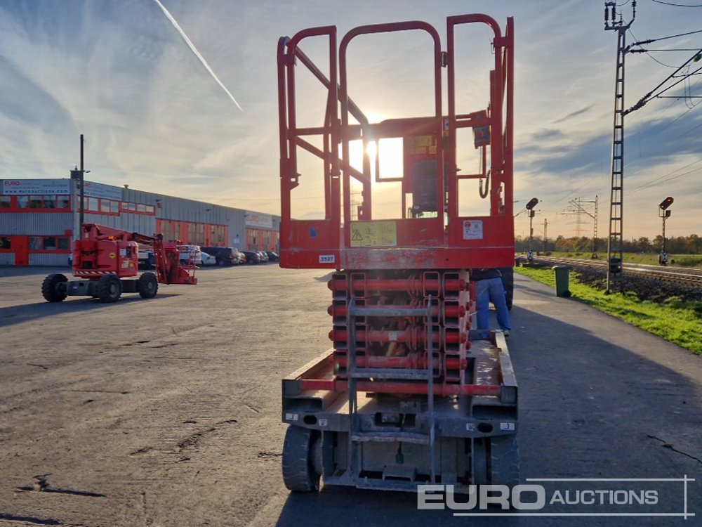 Genie Electric Scissor Lift, Extending Deck, Non Marking Tyres - Scissor lift: picture 3 Genie Electric Scissor Lift, Extending Deck, Non Marking Tyres - Scissor lift: picture 3