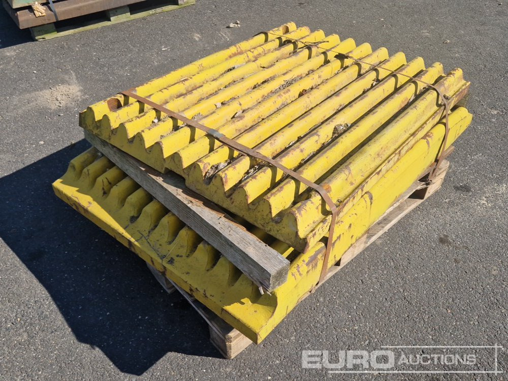 Plates to suit Crusher - Construction equipment: picture 1 Plates to suit Crusher - Construction equipment: picture 1