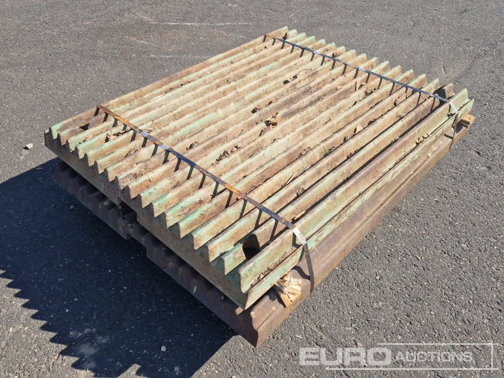 Plates to suit Crusher - Construction equipment: picture 2 Plates to suit Crusher - Construction equipment: picture 2