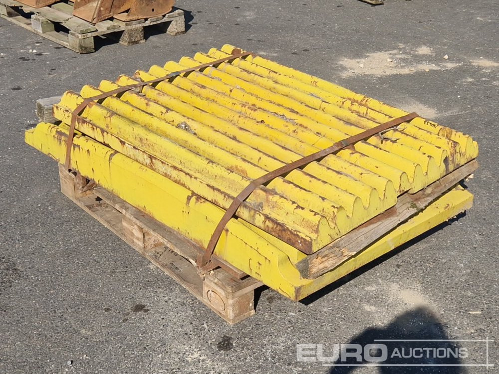 Plates to suit Crusher - Construction equipment: picture 2 Plates to suit Crusher - Construction equipment: picture 2