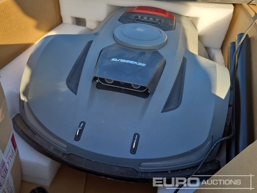 Unused SunSeeker X7 Robotic Lawnmower, 3,000m² - Construction equipment: picture 4 Unused SunSeeker X7 Robotic Lawnmower, 3,000m² - Construction equipment: picture 4