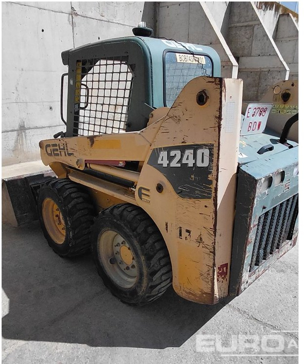 2006 Gehl SL4240-3 - Skid steer loader: picture 2 2006 Gehl SL4240-3 - Skid steer loader: picture 2