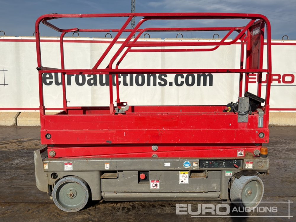 2015 Haulotte Compact 8 - Scissor lift: picture 2 2015 Haulotte Compact 8 - Scissor lift: picture 2