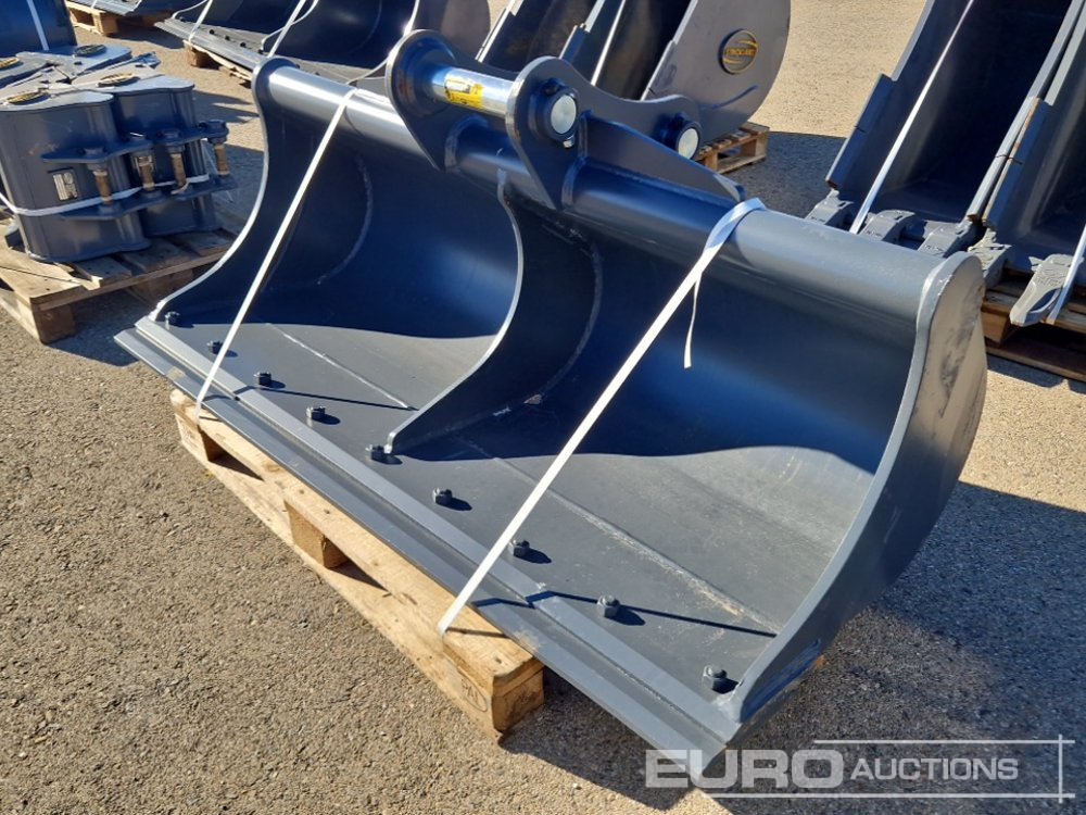 Strickland DB13 - Bucket: picture 1 Strickland DB13 - Bucket: picture 1