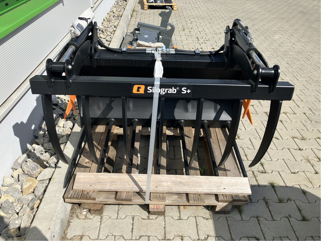 Alö SILOGRAB S 130 BOH M16 S/L - Front loader for tractor: picture 1 Alö SILOGRAB S 130 BOH M16 S/L - Front loader for tractor: picture 1