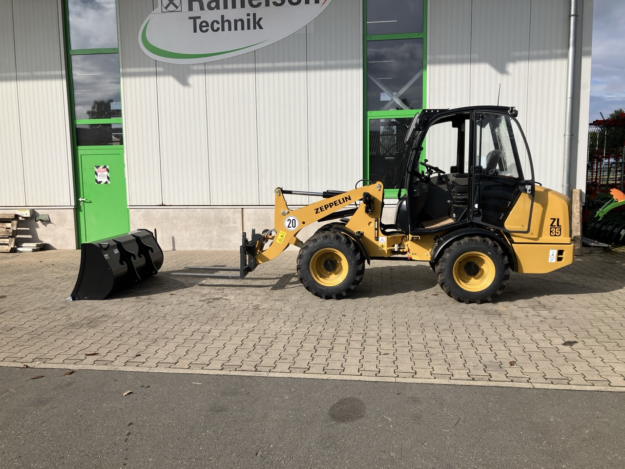 Caterpillar ZL35 - Wheel loader: picture 1 Caterpillar ZL35 - Wheel loader: picture 1