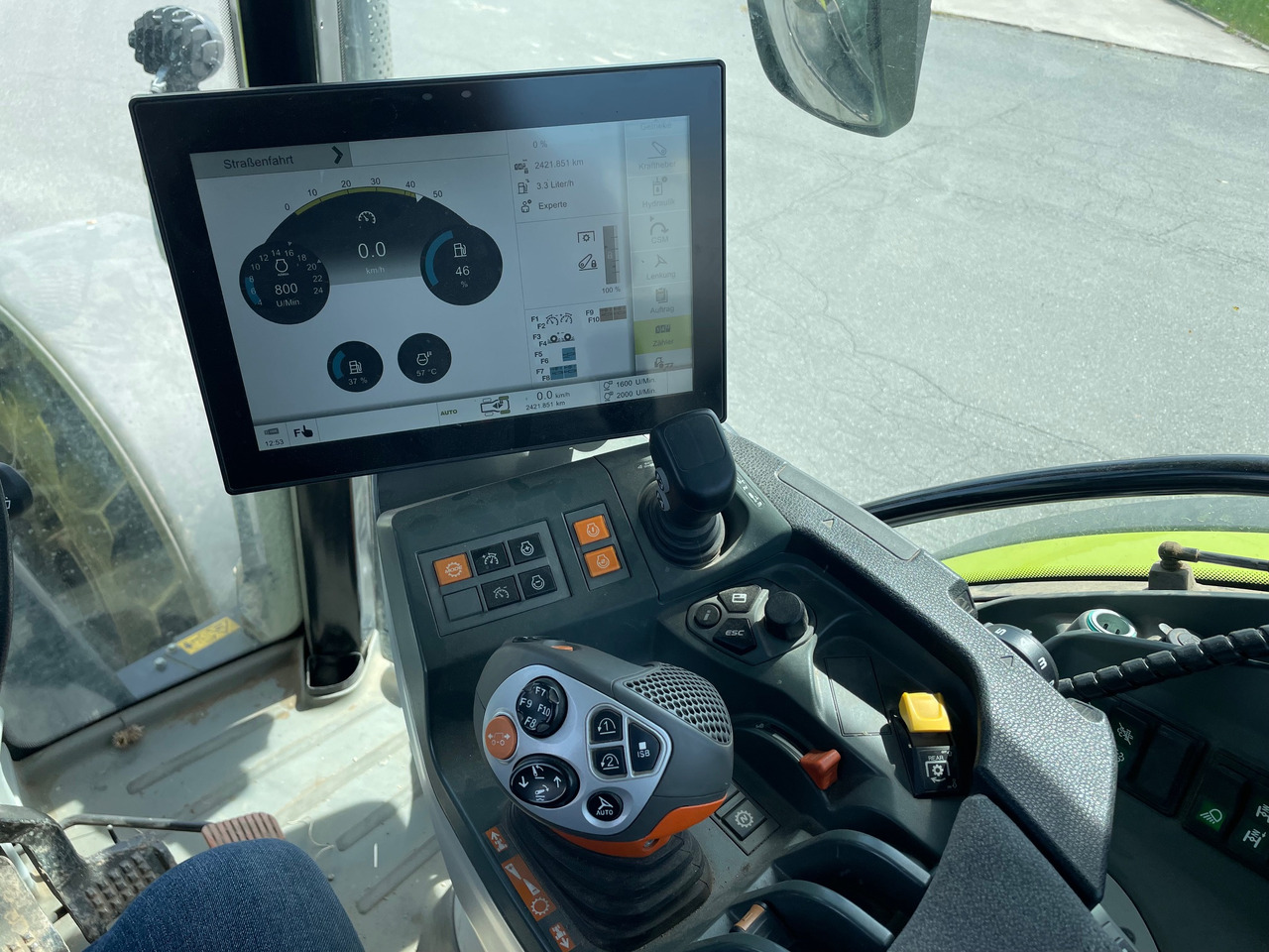 Claas Arion 660 C-matic - Farm tractor: picture 4 Claas Arion 660 C-matic - Farm tractor: picture 4