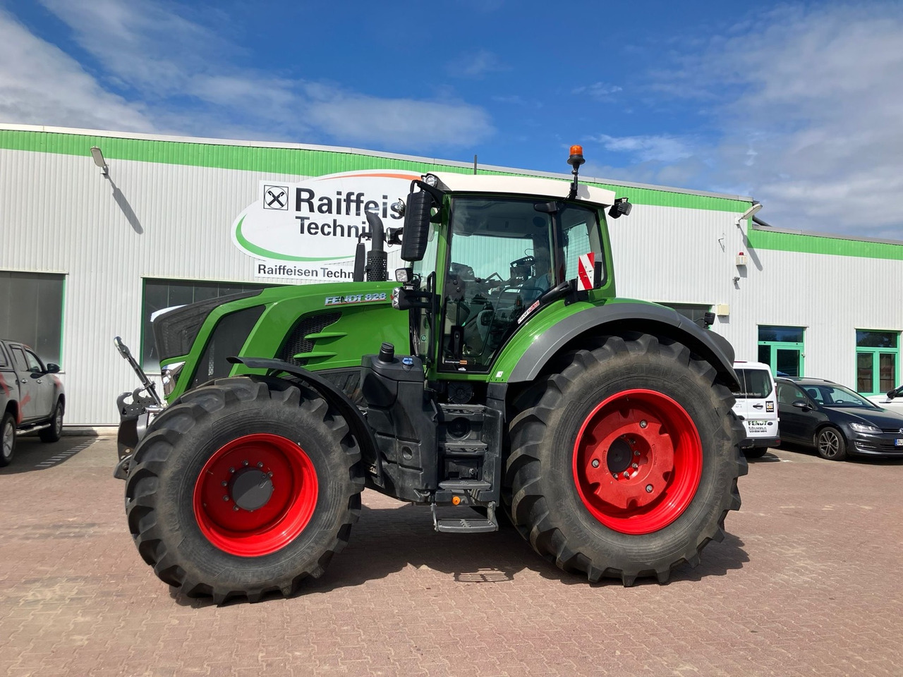 Fendt 828 Vario S4 Profi Plus - Farm tractor: picture 1 Fendt 828 Vario S4 Profi Plus - Farm tractor: picture 1
