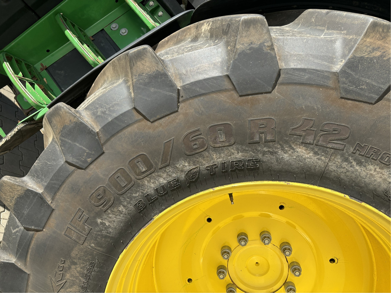 John Deere 6230 R - Farm tractor: picture 4 John Deere 6230 R - Farm tractor: picture 4