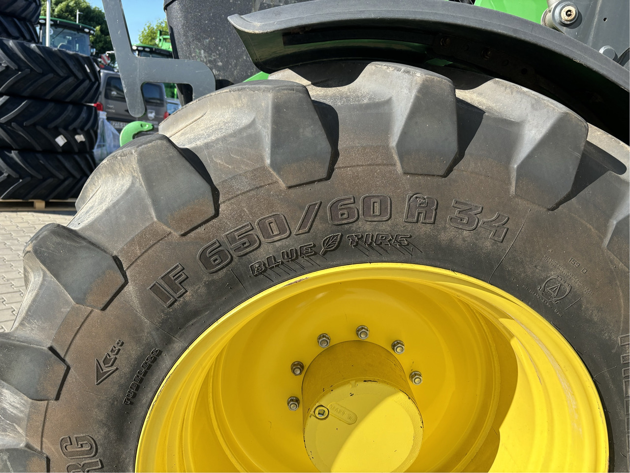 John Deere 6230 R - Farm tractor: picture 2 John Deere 6230 R - Farm tractor: picture 2