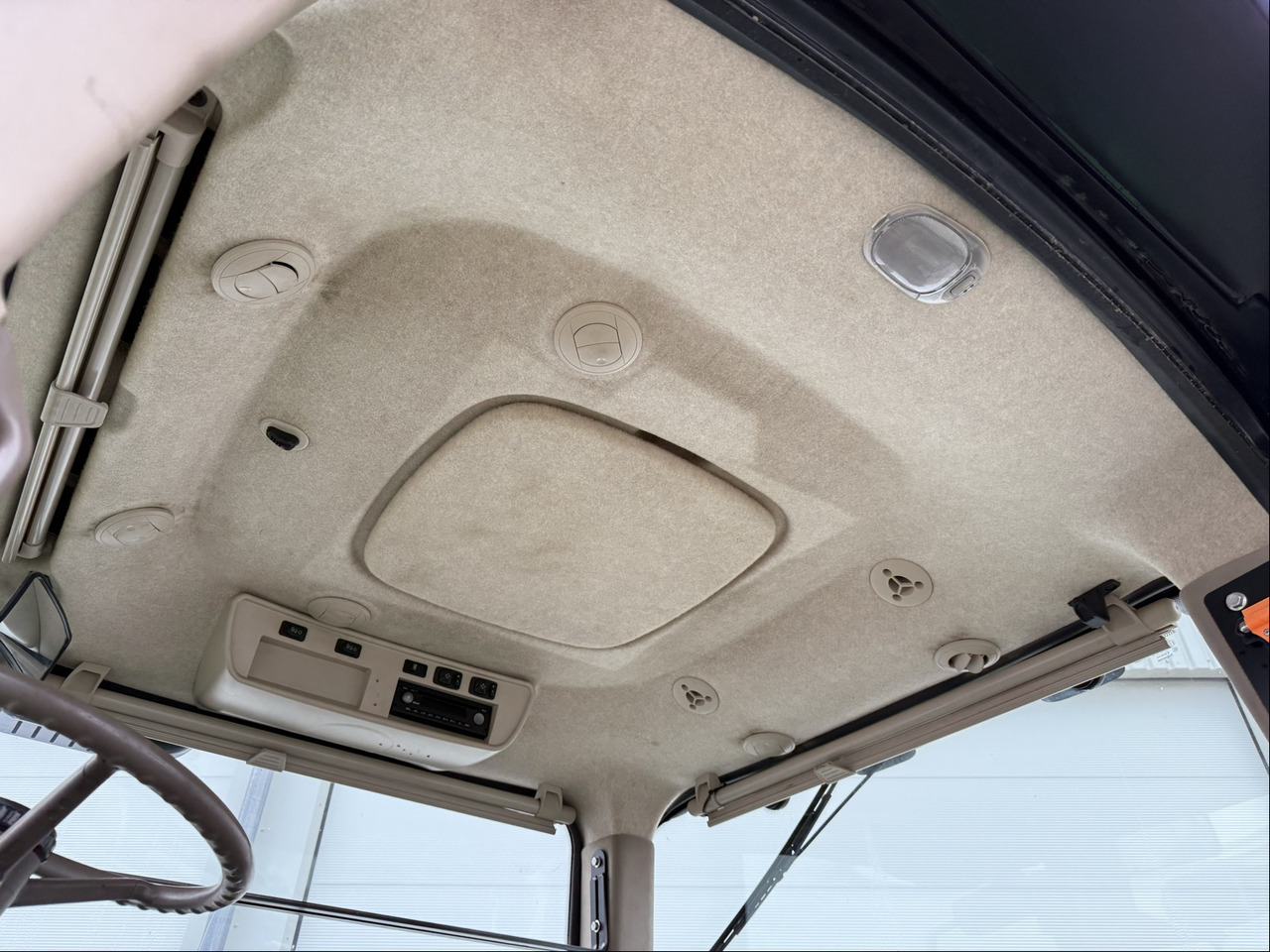 Leasing of John Deere 8320 R E23 John Deere 8320 R E23: picture 12 Leasing of John Deere 8320 R E23 John Deere 8320 R E23: picture 12