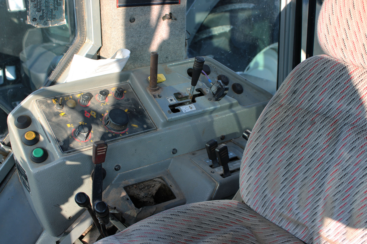 Massey Ferguson 3085 - Farm tractor: picture 2 Massey Ferguson 3085 - Farm tractor: picture 2