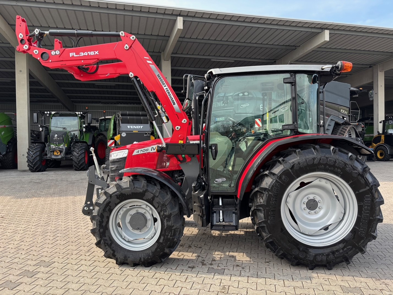 Massey Ferguson 4708M - Farm tractor: picture 1 Massey Ferguson 4708M - Farm tractor: picture 1