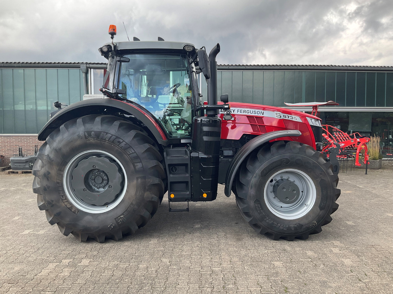 Leasing of Massey Ferguson 8735 S Dyna-VT EXCLUSIVE Massey Ferguson 8735 S Dyna-VT EXCLUSIVE: picture 8