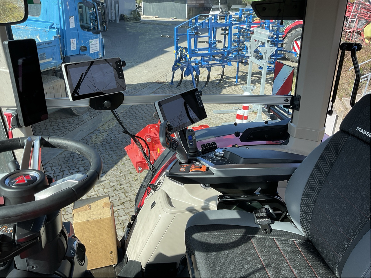 Massey Ferguson 8S.305 Dyna-VT EXCLUSIVE - Farm tractor: picture 2 Massey Ferguson 8S.305 Dyna-VT EXCLUSIVE - Farm tractor: picture 2