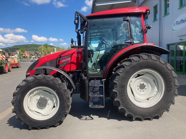 Valtra A105 MH4 - Farm tractor: picture 1 Valtra A105 MH4 - Farm tractor: picture 1