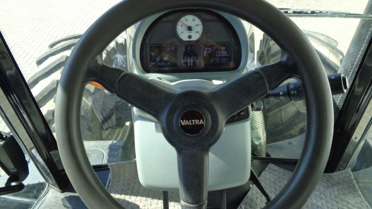 Valtra S374 - Farm tractor: picture 2 Valtra S374 - Farm tractor: picture 2