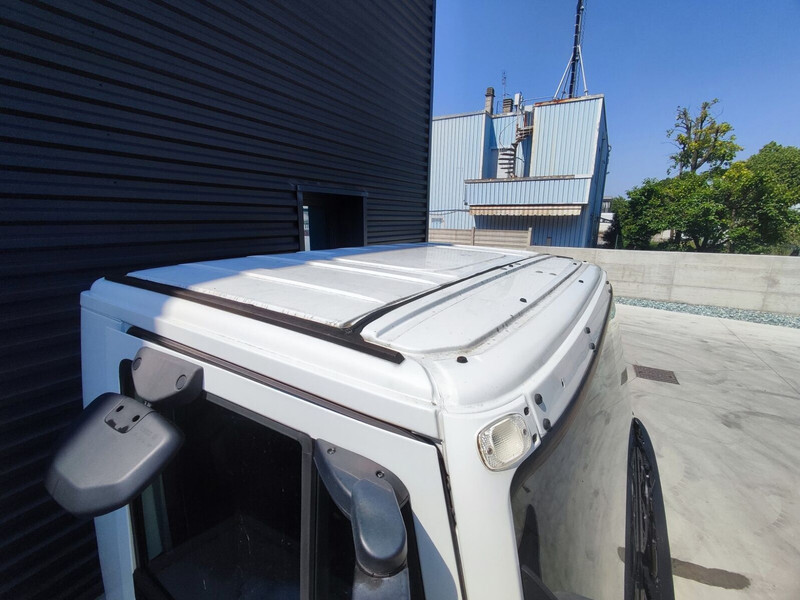 Cab and interior for Truck Iveco STRALIS HI STREET - TRAKKER Euro 6: picture 12