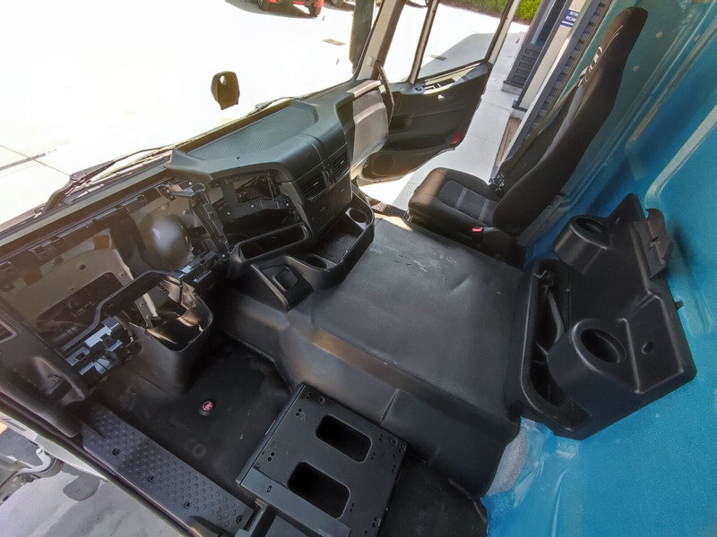 Cab and interior for Truck Iveco STRALIS HI STREET - TRAKKER Euro 6: picture 6