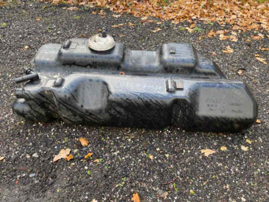 IVECO FUEL TANK 504135947 - Fuel system for Truck: picture 1 IVECO FUEL TANK 504135947 - Fuel system for Truck: picture 1