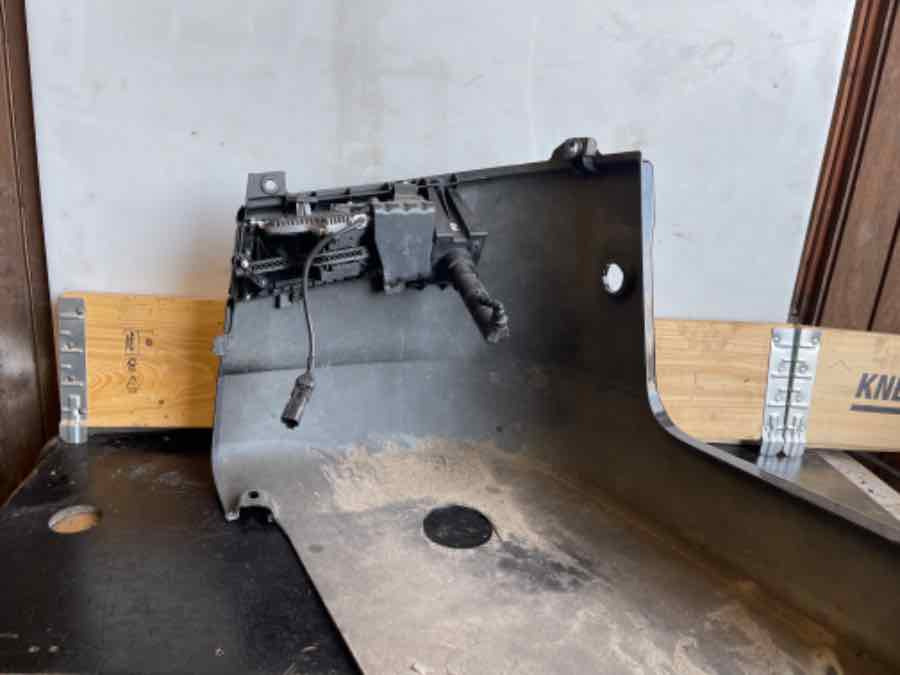 SCANIA BUMPER COVER RIGHT SIDE 2528870 - Body and exterior for Truck: picture 2 SCANIA BUMPER COVER RIGHT SIDE 2528870 - Body and exterior for Truck: picture 2