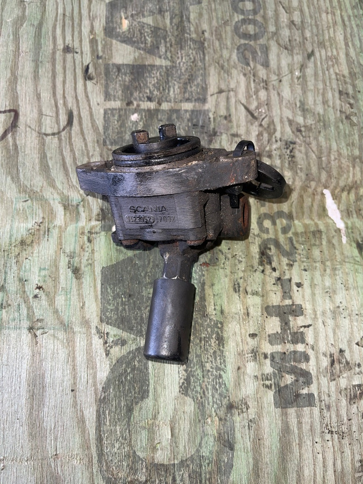 SCANIA FEED PUMP 1423952 - Fuel system for Truck: picture 1 SCANIA FEED PUMP 1423952 - Fuel system for Truck: picture 1