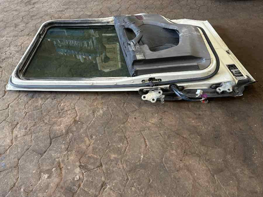 SCANIA L SERIE DOOR 2834797 - Cab and interior for Truck: picture 2 SCANIA L SERIE DOOR 2834797 - Cab and interior for Truck: picture 2