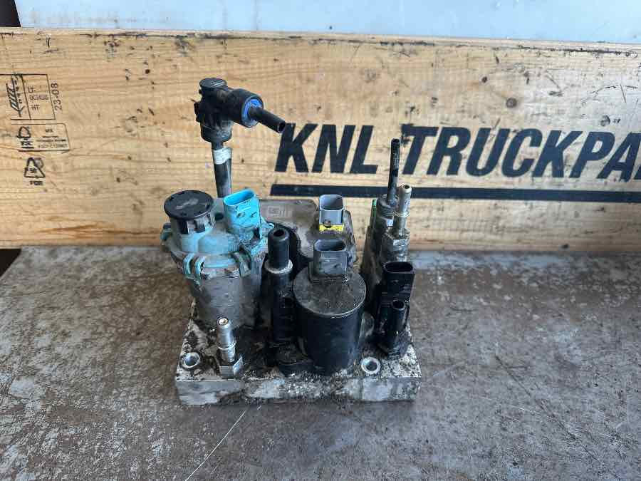 VOLVO ADBLUE PUMPE 23387854 - Fuel system for Truck: picture 1 VOLVO ADBLUE PUMPE 23387854 - Fuel system for Truck: picture 1