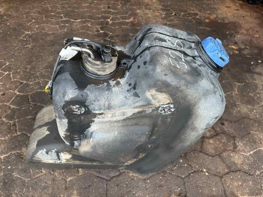 VOLVO ADBLUE TANK 24047642 - Fuel system for Truck: picture 2 VOLVO ADBLUE TANK 24047642 - Fuel system for Truck: picture 2