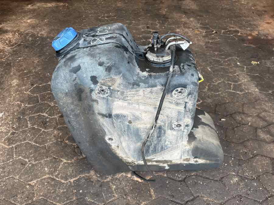 VOLVO ADBLUE TANK 24047642 - Fuel system for Truck: picture 1 VOLVO ADBLUE TANK 24047642 - Fuel system for Truck: picture 1
