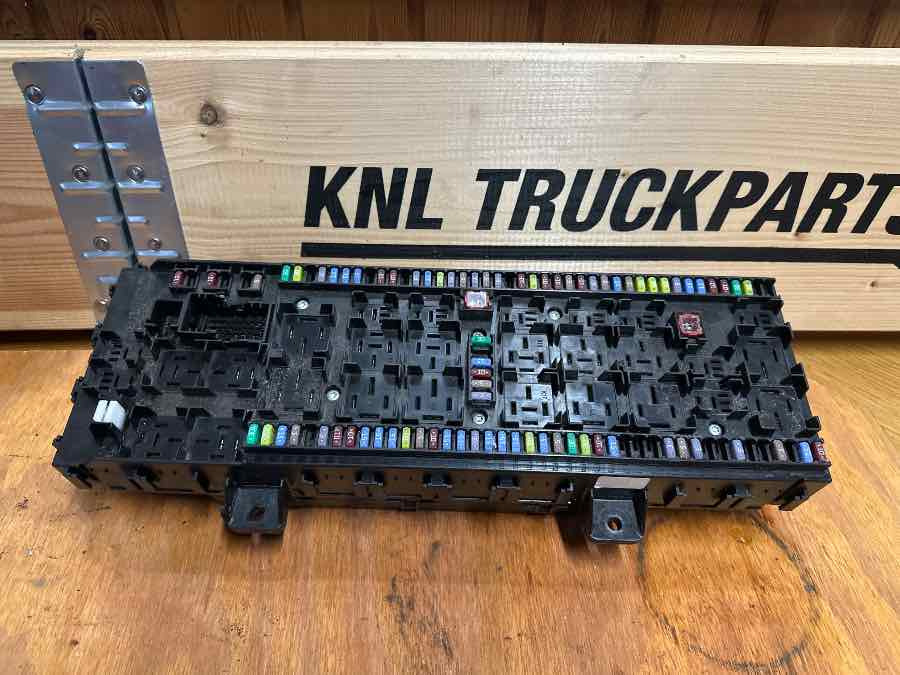 VOLVO FUSE BOKS 23909355 - Cab and interior for Truck: picture 1 VOLVO FUSE BOKS 23909355 - Cab and interior for Truck: picture 1