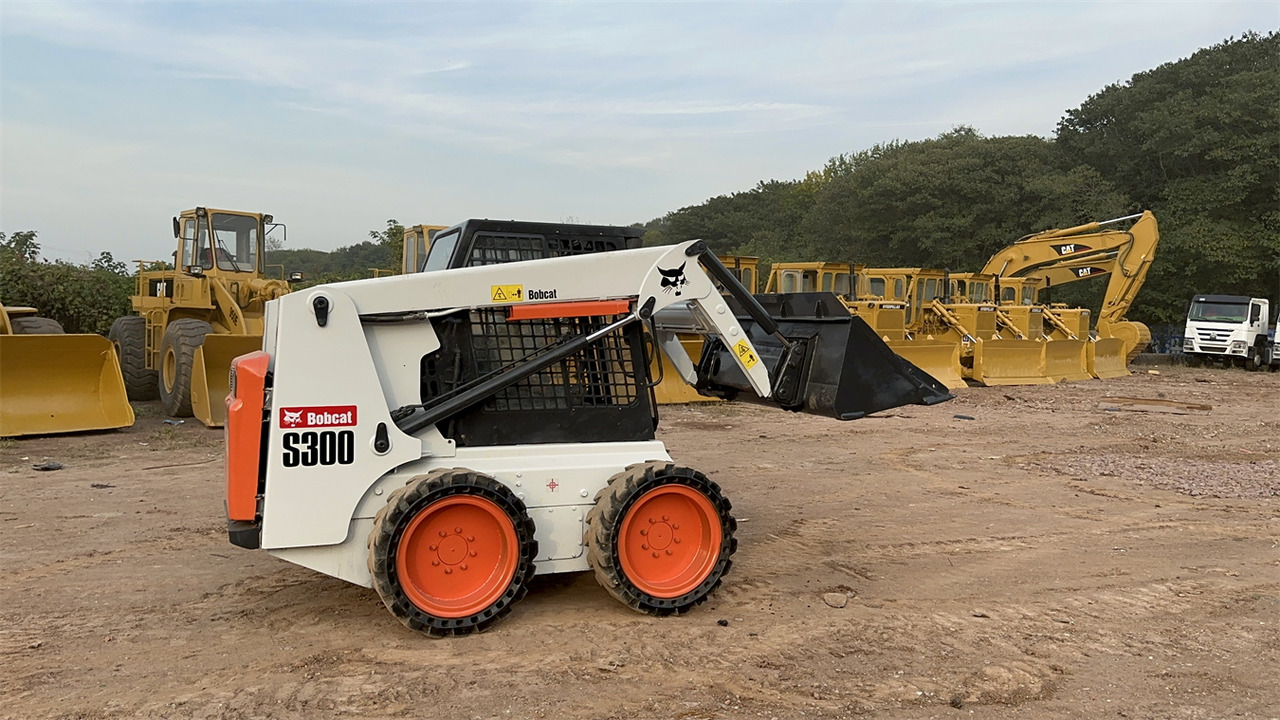 Skid steer loader BOBCAT S300: picture 7