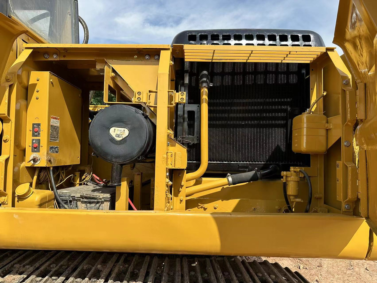 Crawler excavator CATERPILLAR 320B: picture 9