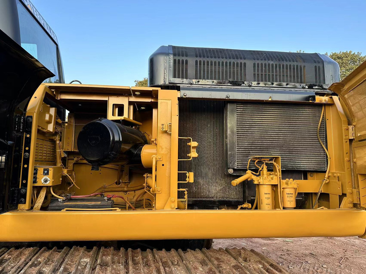 Crawler excavator CATERPILLAR 330D2L excavator: picture 10