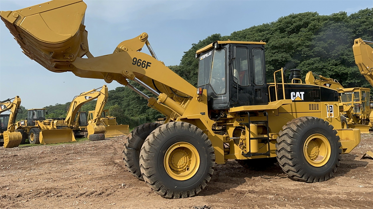 Wheel loader CATERPILLAR 966F: picture 8
