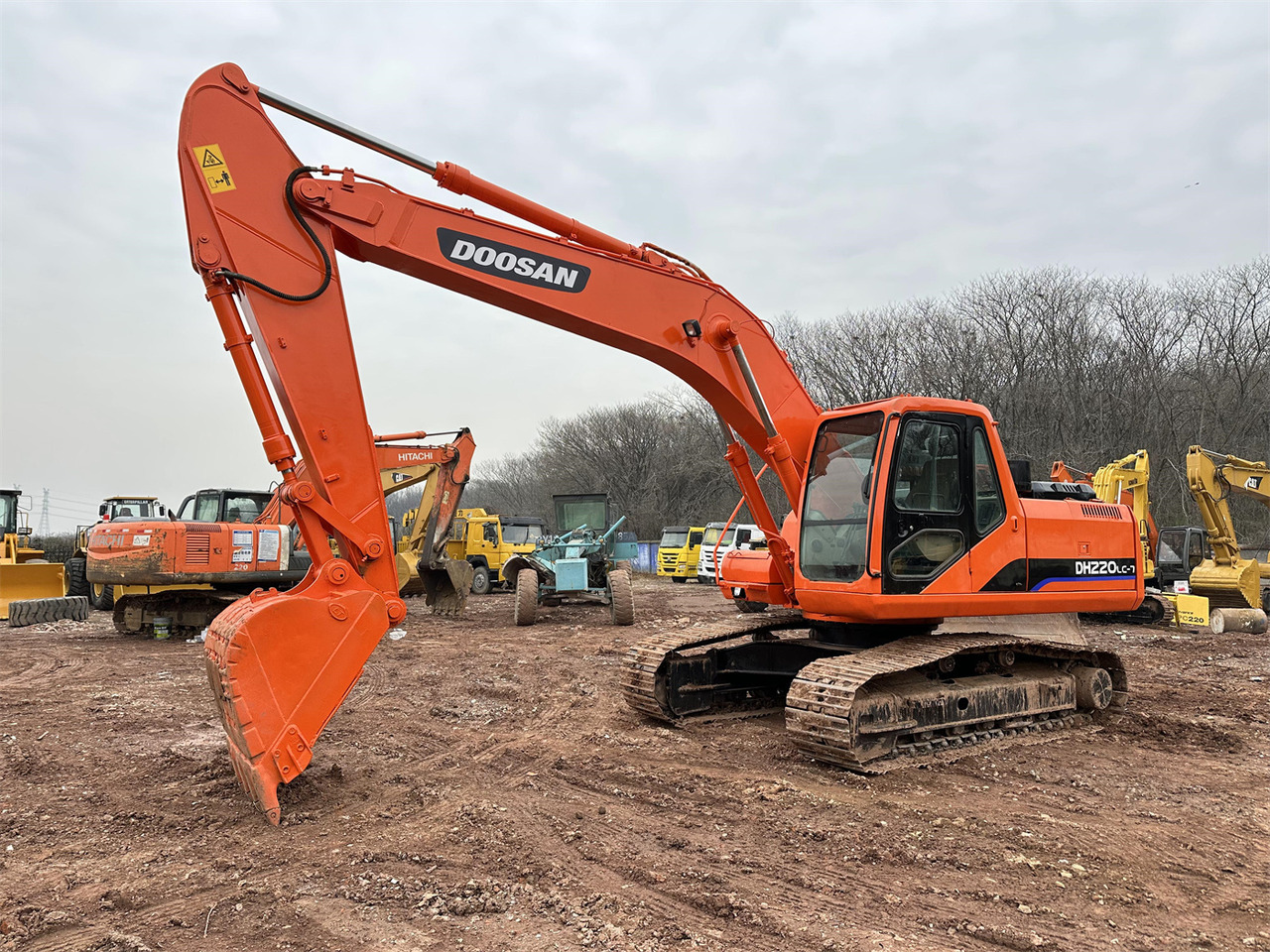 DOOSAN DH220 - Crawler excavator: picture 3 DOOSAN DH220 - Crawler excavator: picture 3