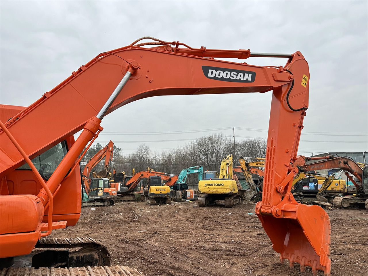 DOOSAN DH220 - Crawler excavator: picture 4 DOOSAN DH220 - Crawler excavator: picture 4
