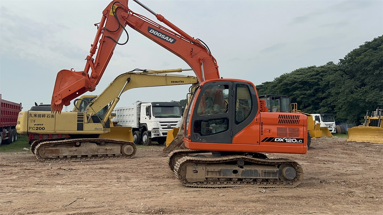 Crawler excavator DOOSAN DX120: picture 15
