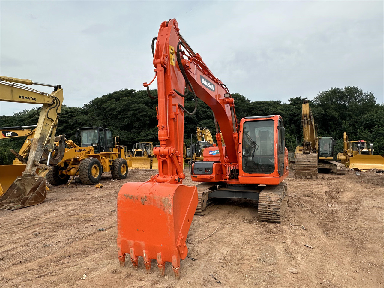 Crawler excavator DOOSAN DX120: picture 7