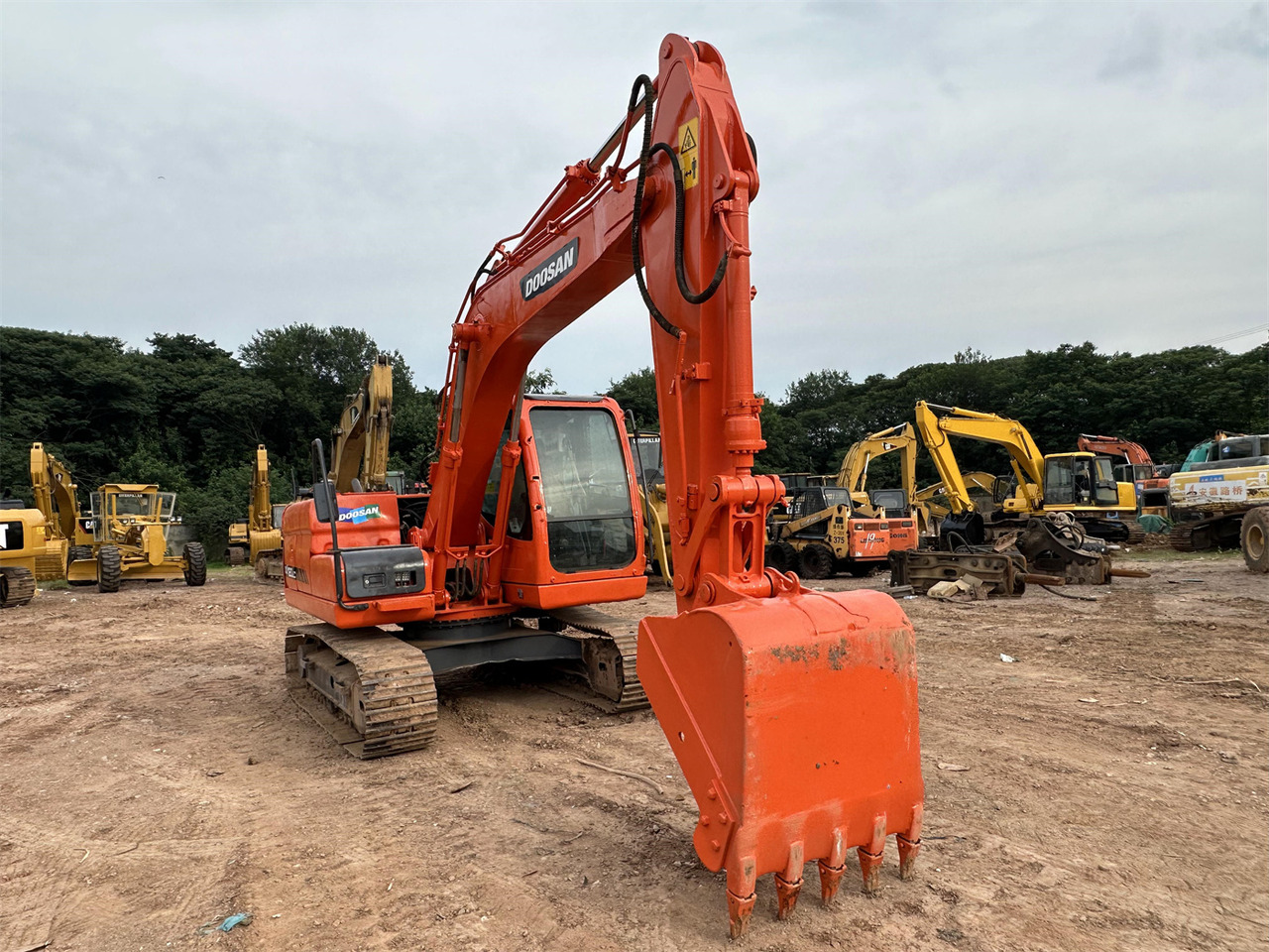 Crawler excavator DOOSAN DX120: picture 6