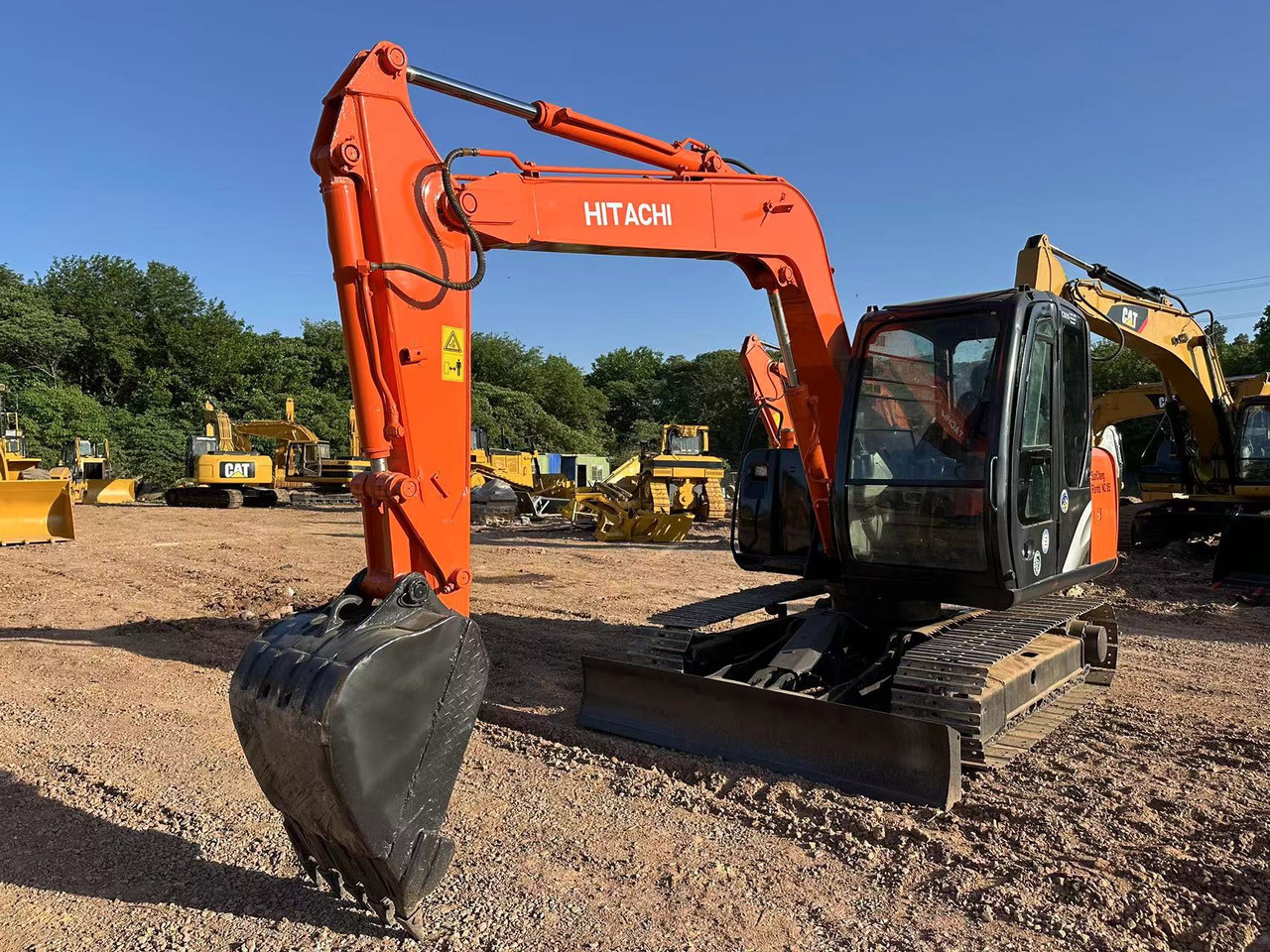 Mini excavator HITACHI ZAXIS ZX70: picture 1