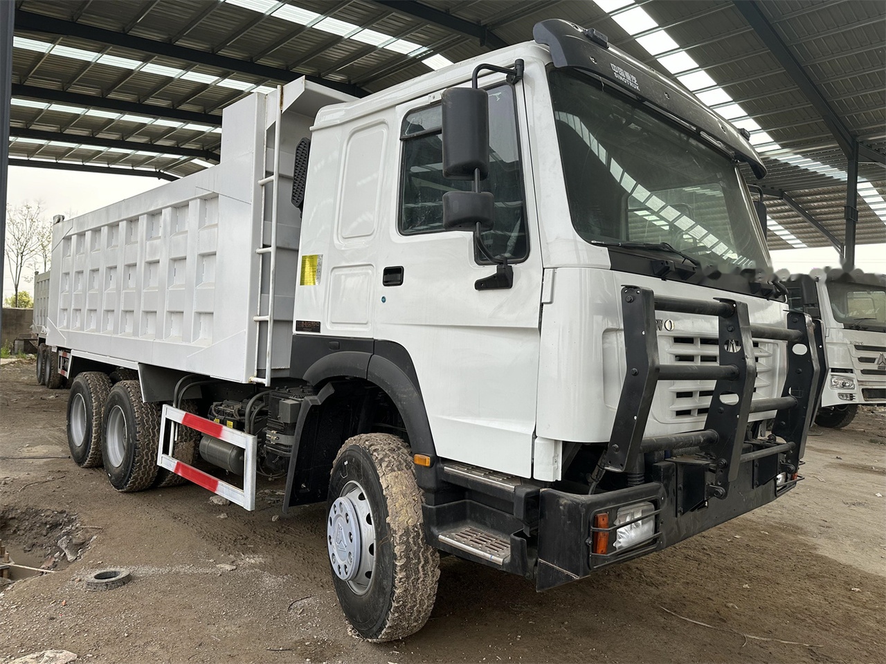 SINOTRUK HOWO 371 Dump Truck - Tipper: picture 3 SINOTRUK HOWO 371 Dump Truck - Tipper: picture 3